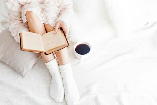 Woman on the bed — Stock Photo, Image