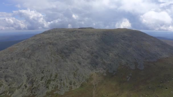 Aerial views of Mount Iremel in cloud, the Southern Urals — Stock Video