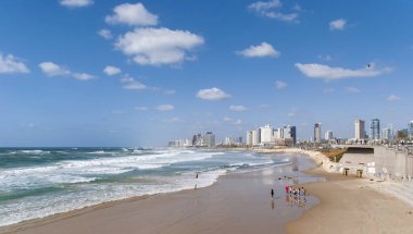 Deniz kıyısı ve Eski Jaffa 'dan Tel Aviv manzarası. İsrail