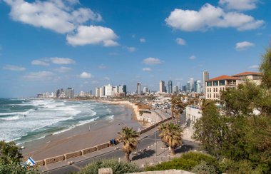 Deniz kıyısı ve Eski Jaffa 'dan Tel Aviv manzarası. İsrail