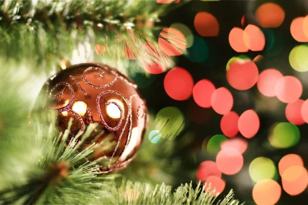 Fechar a bola de Natal da árvore de Natal. — Fotografia de Stock