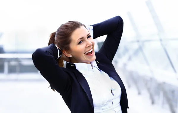 Retrato de uma mulher de negócios sorridente — Fotografia de Stock
