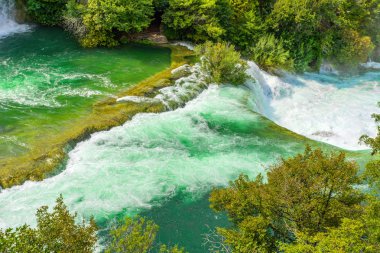 크 르 카 강에서 폭포