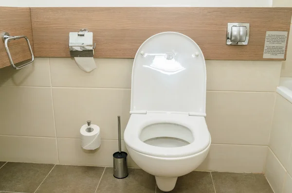 WC kylpyhuoneessa — kuvapankkivalokuva