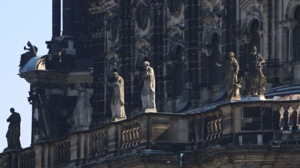 Drážďanská katedrála Nejsvětější Trojice neboli Hofkirche Kathedrale Sanctissimae Trinitatis v Drážďanech Německo — Stock video