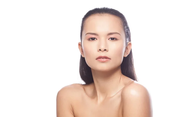 Close up portrait of a beautiful brunette woman with perfect glowing skin — Stock Photo, Image