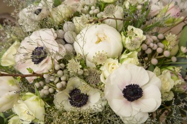 beyaz çiçekli buket