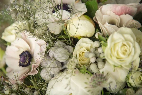 Boeket met witte bloemen — Stockfoto