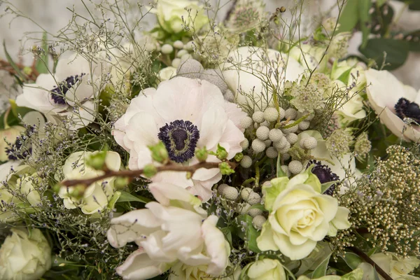 Boeket met witte bloemen — Stockfoto