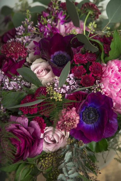 Ramo con flores rosa y púrpura Fotos de stock libres de derechos