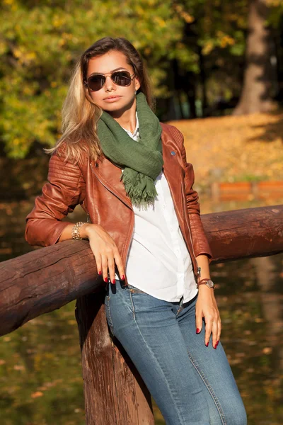 Beautiful young blond woman outdoors — Stock Photo, Image