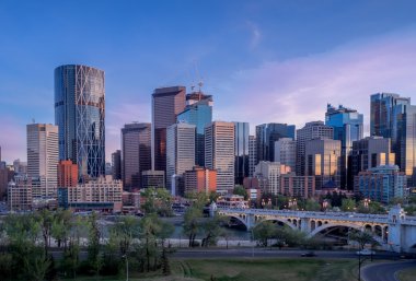 Calgary manzarası ile yay Rive