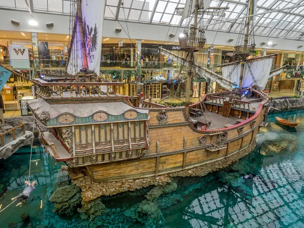 West Edmonton Mall atracción galeón de madera —  Fotos de Stock