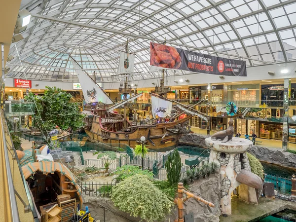 West Edmonton Mall wood galleon attraction — Stock Photo, Image