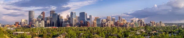 Calgary's skyline with the Bow River valley — Stock Photo, Image