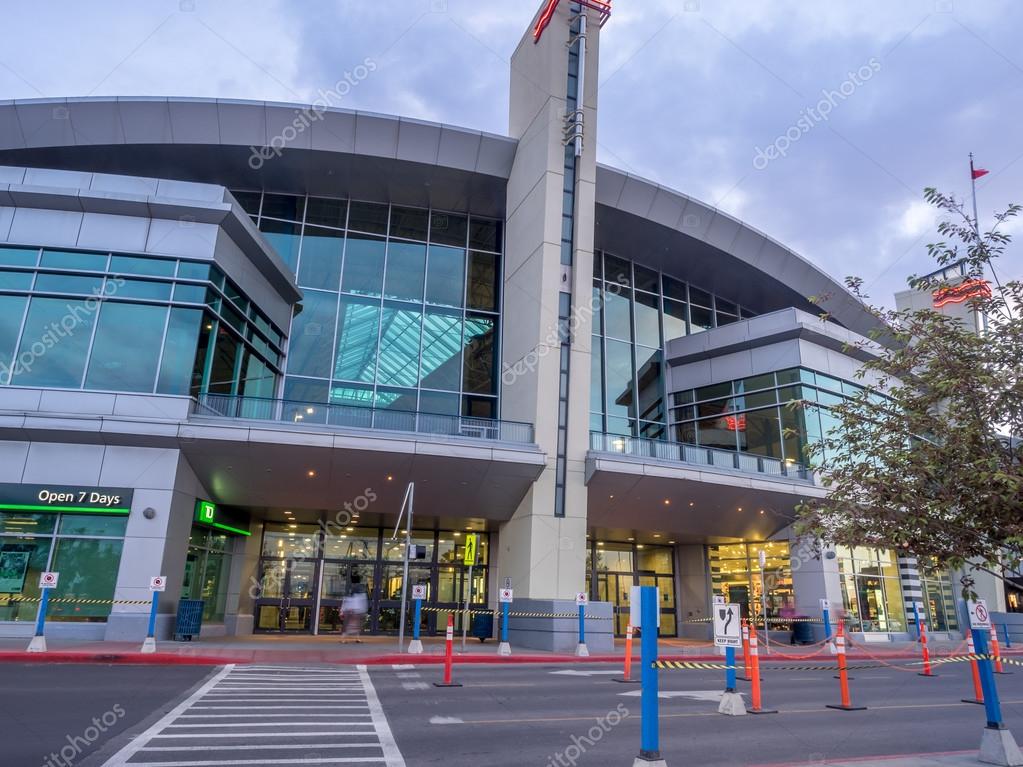 Chinook Centre shopping mall at sunset – Stock Editorial Photo