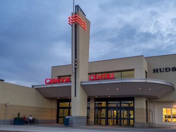 Centro comercial Chinook Centre al atardecer — Foto de Stock