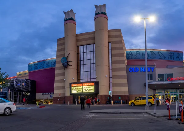Cinema Cineplex al centro commerciale Chinook Centre — Foto Stock