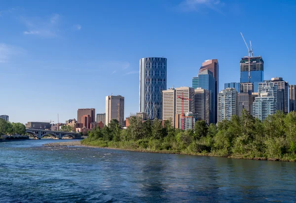 Calgary skyline along the bow river — Stock Photo, Image