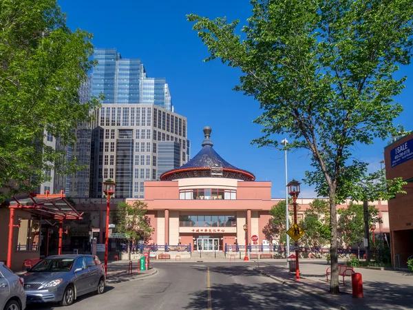 Calgary skyline perto de Chinatown — Fotografia de Stock