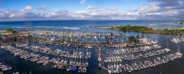Panoramik Ala Moana Beach Park ve Magic Island Lagoon 