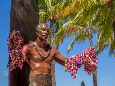 Duke Kahanamoku heykel Waikiki Beach