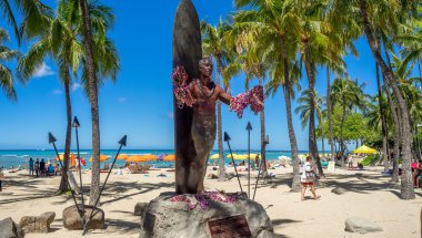 Duke Kahanamoku heykel Waikiki Beach