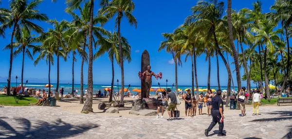 Herceg Kahanamoku szobor, a Waikiki Beach — Stock Fotó