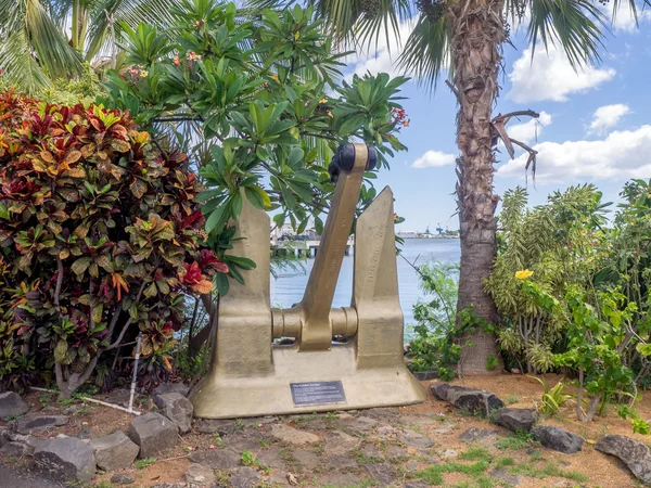 Golden anchor award at the USS Missouri — Stock Photo, Image