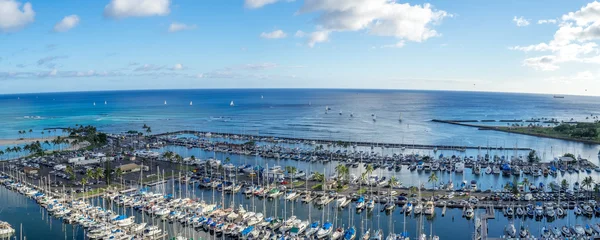 Ala Moana Beach Park i Magic Island Lagoon — Zdjęcie stockowe