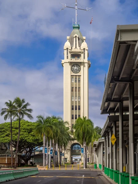 Porto de Honolulu, a Torre Aloha — Fotografia de Stock