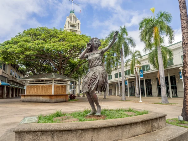 Hula girl socha na Aloha Tower tržiště — Stock fotografie