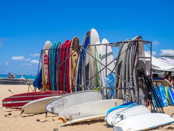 Negozio di noleggio surf sulla spiaggia di Waikiki — Foto Stock