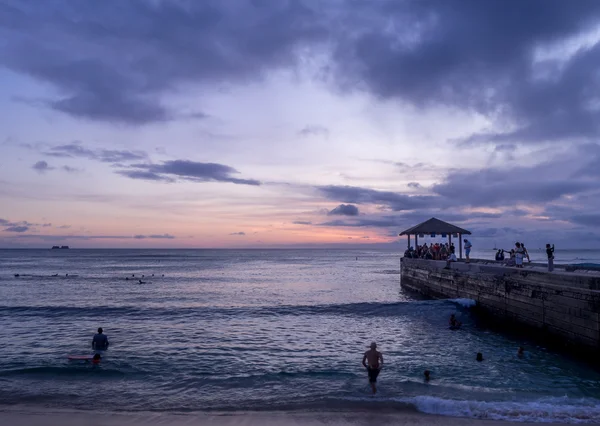 Honolulu Amerikai Egyesült Államok Augusztus Pier Waikiki Beach Éjszaka 2016 — Stock Fotó