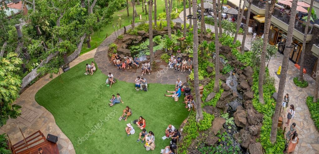 Entertainment In The Garden Courtyard Of The Royal Hawaiian
