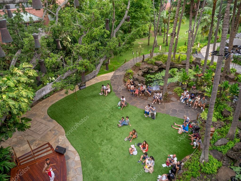 Entertainment In The Garden Courtyard Of The Royal Hawaiian