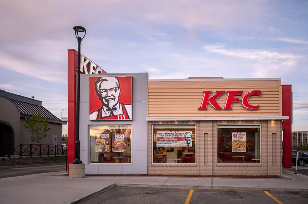 Calgary Αλμπέρτα Μαΐου 2021 Εξωτερική Πρόσοψη Εστιατορίου Kfc Στο Κάλγκαρι — Φωτογραφία Αρχείου