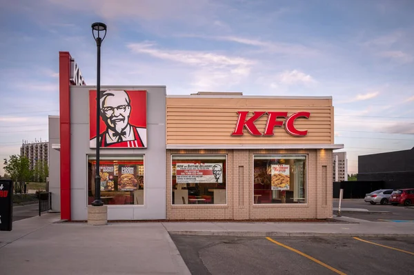 Calgary Alberta May 2021 Exterior Facade Kfc Restaurant Calgary Alberta — Stock Photo, Image