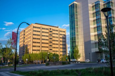 Calgary, Alberta - 3 Haziran 2021: Calgary Üniversitesi Bilgi ve İletişim Teknolojileri Binası