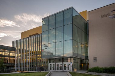 Calgary, Alberta - 3 Haziran 2021: Calgary Üniversitesi Schulich Mühendislik Fakültesi 'nin dış mimarı.