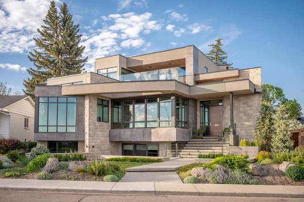 Luxe Huis Zonnige Dag Calgary Canada — Stockfoto