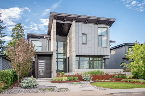 Luxe Huis Zonnige Dag Calgary Canada — Stockfoto