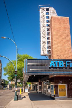 Lethbridge, Alberta - 13 Haziran 2021: Lethbridge 'in güzel şehir merkezinde işler.