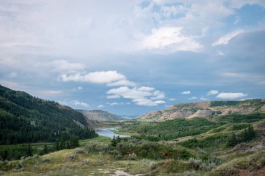 Yerel bufalo avı için geleneksel bir yer olan Dry Island Buffalo Jump 'ın manzarası.