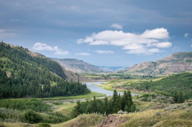 Yerel bufalo avı için geleneksel bir yer olan Dry Island Buffalo Jump 'ın manzarası.