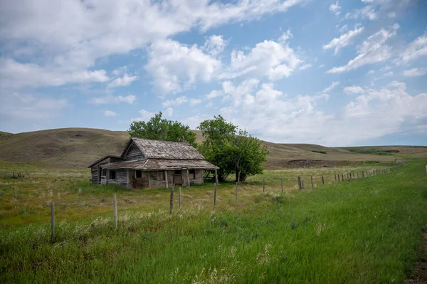 Een Afbeelding Van Een Oude Verlaten Woning Prairies — Stockfoto