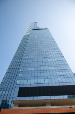 Edmonton, Alberta - 30 Temmuz 2021: Edmonton 'un şehir merkezindeki ofis binalarına bakıyorum.