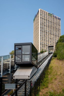 Edmonton, Alberta - 30 Temmuz 2021: Edmonton 'un Saskatchewan Nehri Vadisi' ndeki yeni füniküleri.