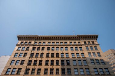 Edmonton, Alberta - 30 Temmuz 2021 Edmonton 'un tarihi ofis binalarına bakıyorum..