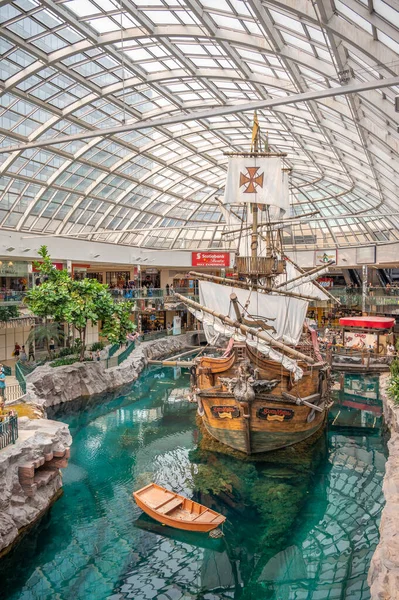 West Edmonton Mall Stok Fotograflar West Edmonton Mall Telifsiz Resimler Gorseller Depositphotos West Edmonton Mall Stok Fotograflar West Edmonton Mall Telifsiz Resimler Gorseller Depositphotos